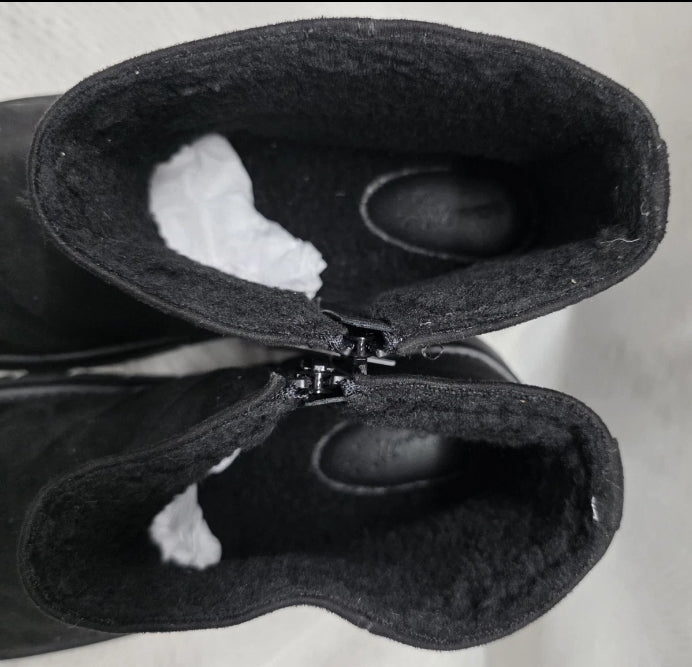 Universal Thread Womens Size 11 Black May Boot Fleece Lined Memory Foam Side Zip. New With Tags