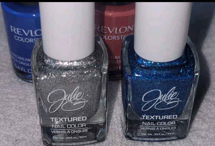 4 Nail Polish Julie Textured Nail Color Silver Bells And Sleigh Ride Revlon