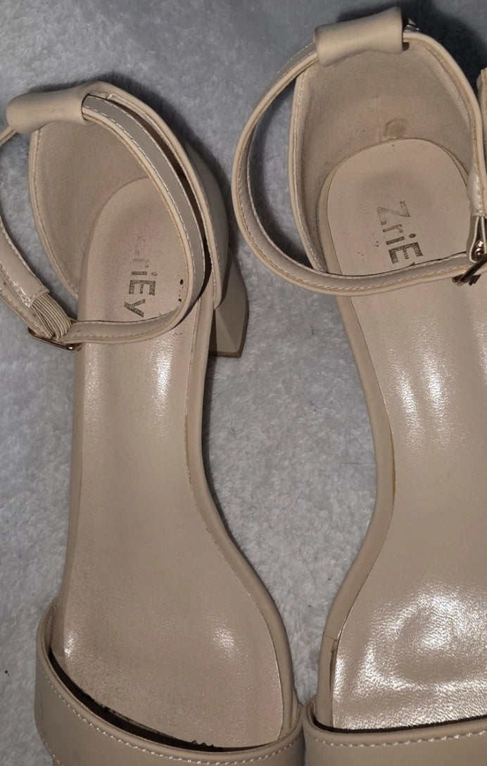 2riey Womens High Heel Open Toe Shoe Size 8 Beige 2" HeelUsed, excellent condition on top