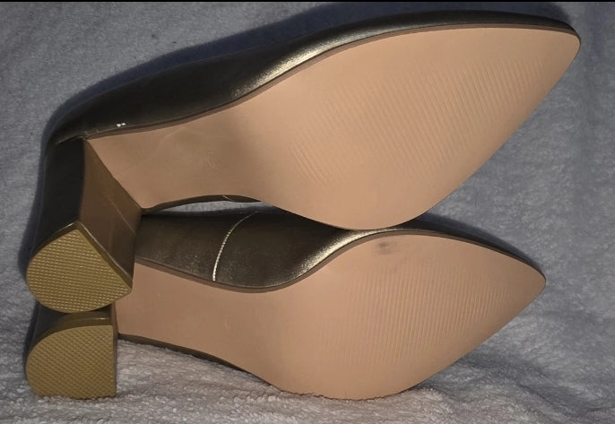 IDIFU Womens High Heel Shoe Size 8.5 4.5" Heel Shiny New