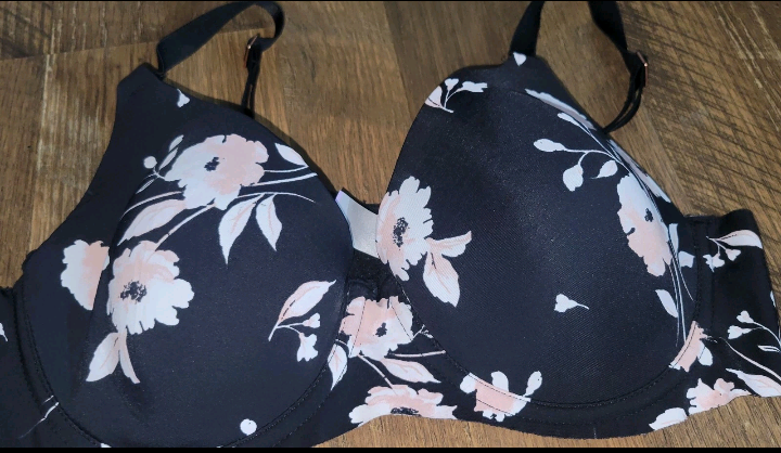 Treasures Intimates 38C Wire Floral Womens Bra Adjustable Straps