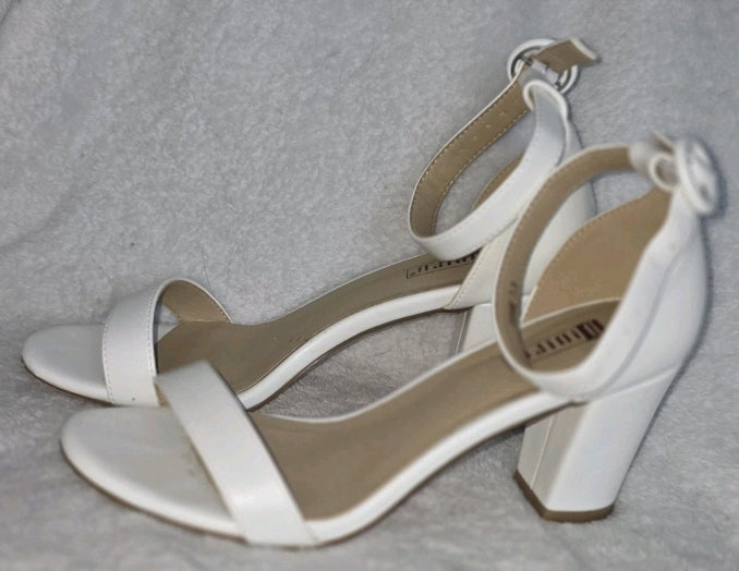 IDIFU Womens High Heel Open Toe White Buckle Shoe 3" Heel Size 7.5 Gentle used