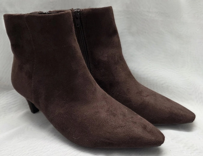 Universal Thread Womens Size 10 Brown Suede Boot Side Zip 2 3/4" Heel New Without Tags