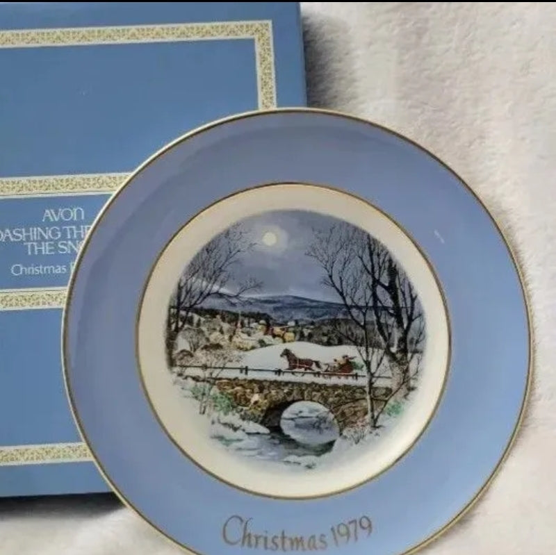 Vintage 1979 Avon Collector Plate 9" Dashing Through The Snow Christmas Plate