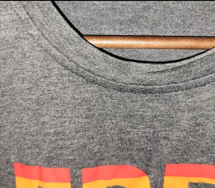 FREE MOM HUGS Womens T Shirt Small Size Short Sleeve Grey Multi Color Length 26