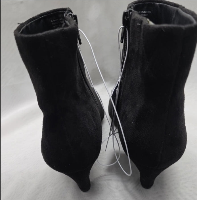 Universal Thread Womens Size 8 Black Taylor Suede Boot Side Zip 2 3/4" Heel New With Tags.