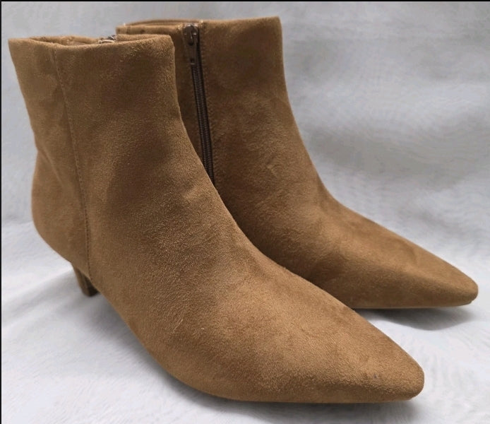 Universal Thread Womens Size 11 Heel Boot Tan Taylor Suede Side Zip 2 3/4" Heel.