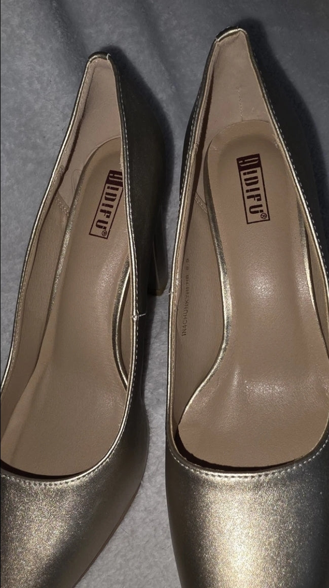 IDIFU Womens High Heel Shoe Size 8.5 4.5" Heel Shiny New