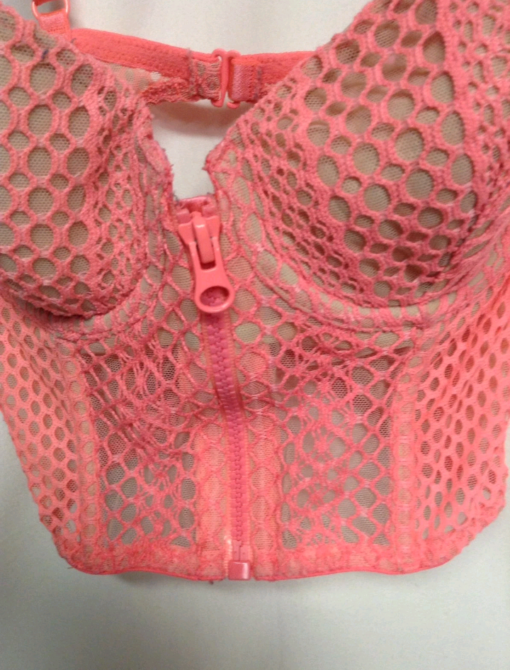 Victoria's Secret Womens 32C Bra Top Front Wire Undergarment Zip Adjustable straps.