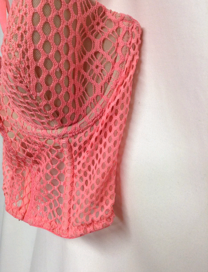 Victoria's Secret Womens 32C Bra Top Front Wire Undergarment Zip Adjustable straps.