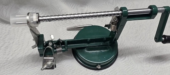 Apple Peeler Corer Slicer Suction Cup For Counter Top Hand Turn. Excellent used condition