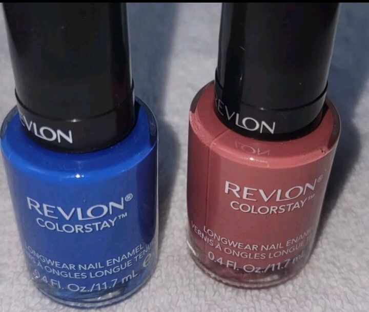4 Nail Polish Julie Textured Nail Color Silver Bells And Sleigh Ride Revlon