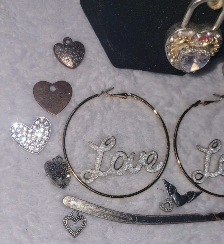 Love And Hearts Jewelry Lot Golden And Silvery Earrings Necklaces Pendants Charms Guess Necklace Bookmark Rainbow Heart