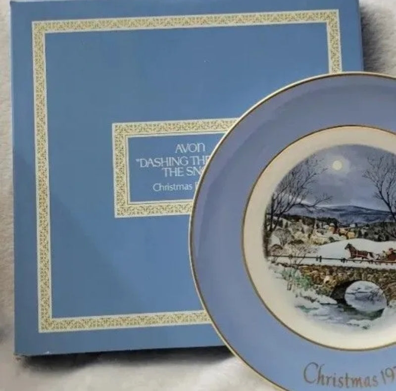 Vintage 1979 Avon Collector Plate 9" Dashing Through The Snow Christmas Plate
