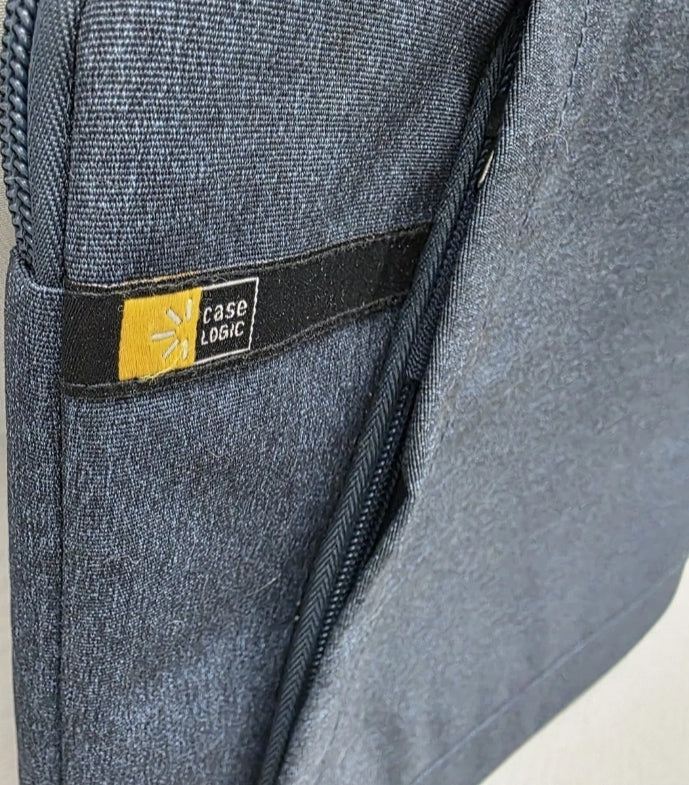 Case Logic Laptop Case Padded Front Zip Pocket 12" × 16" Blue. Excellent used condition.