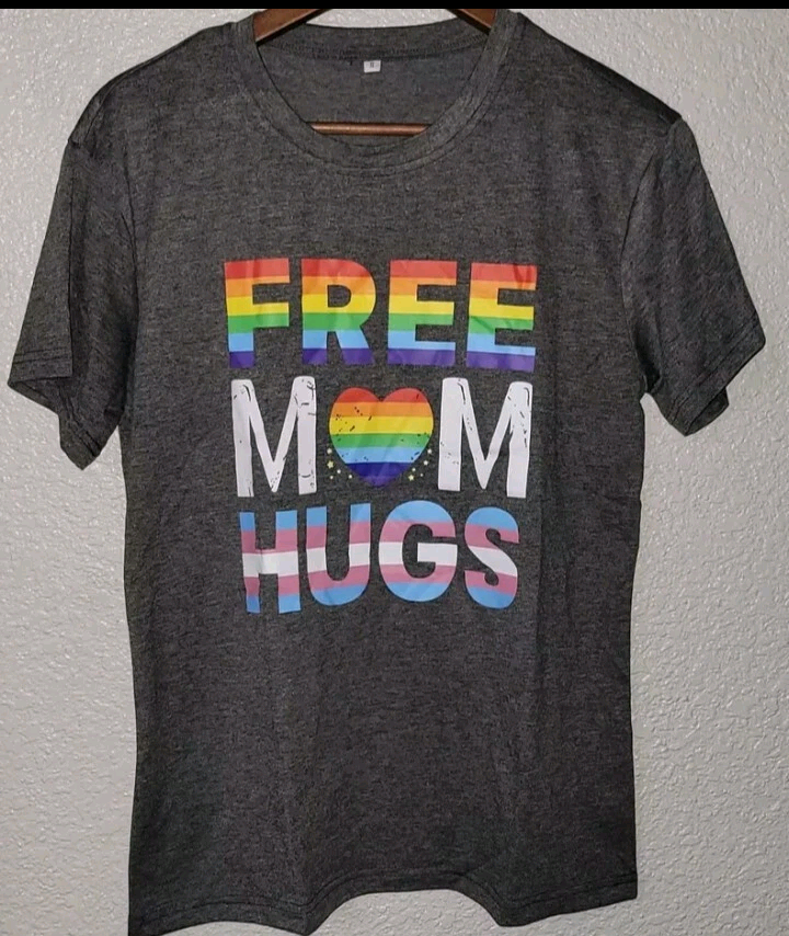 FREE MOM HUGS Womens T Shirt Small Size Short Sleeve Grey Multi Color Length 26