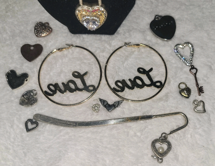 Love And Hearts Jewelry Lot Golden And Silvery Earrings Necklaces Pendants Charms Guess Necklace Bookmark Rainbow Heart