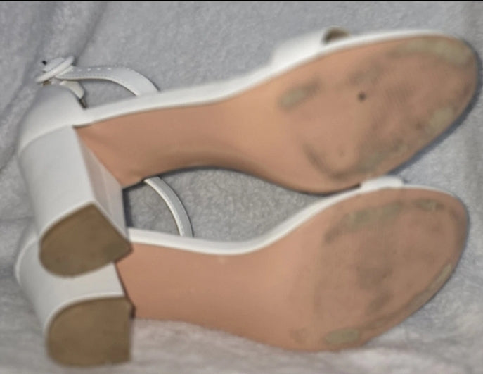 IDIFU Womens High Heel Open Toe White Buckle Shoe 3" Heel Size 7.5 Gentle used