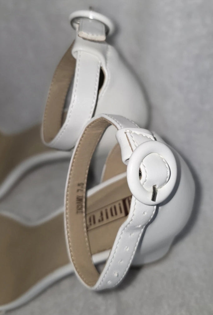 IDIFU Womens High Heel Open Toe White Buckle Shoe 3" Heel Size 7.5 Gentle used