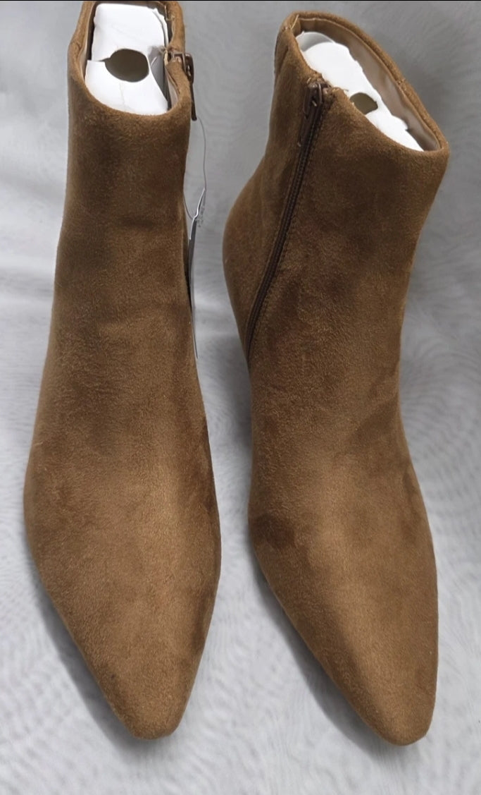 Universal Thread Womens Size 11 Heel Boot Tan Taylor Suede Side Zip 2 3/4" Heel.