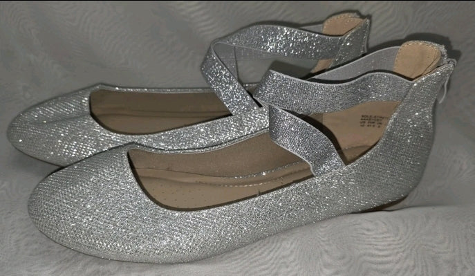 Dream Pairs Women Size 10 Flat Shoe Zip Back Sparkly Silvery Elastic Straps New without box