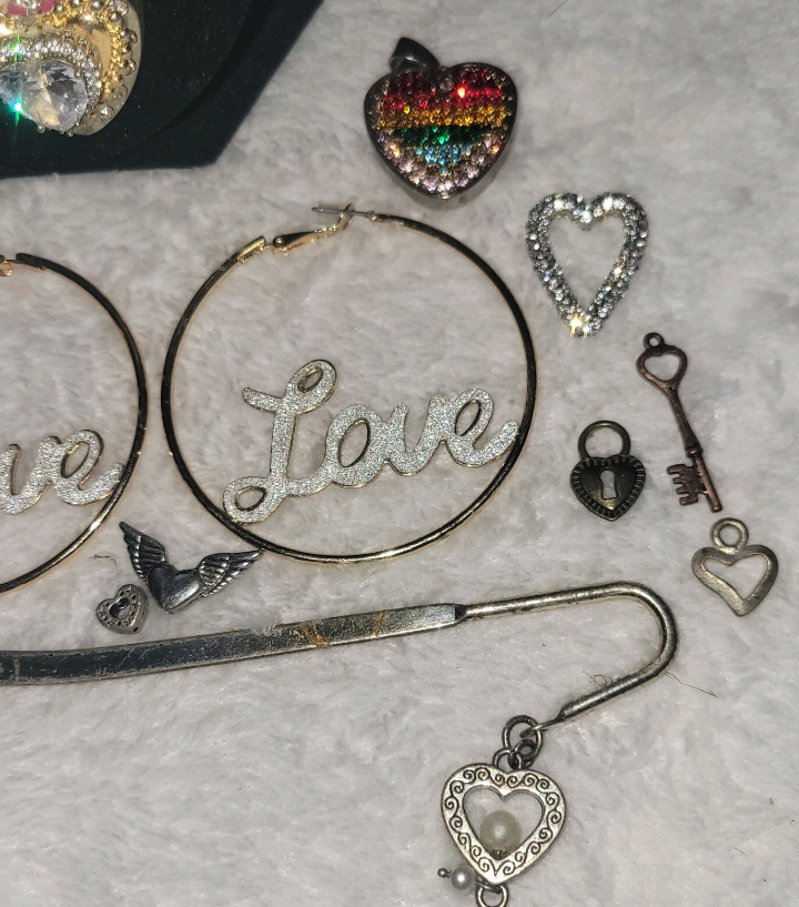 Love And Hearts Jewelry Lot Golden And Silvery Earrings Necklaces Pendants Charms Guess Necklace Bookmark Rainbow Heart