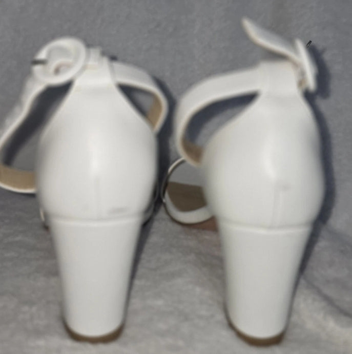 IDIFU Womens High Heel Open Toe White Buckle Shoe 3" Heel Size 7.5 Gentle used