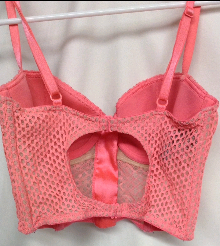 Victoria's Secret Womens 32C Bra Top Front Wire Undergarment Zip Adjustable straps.