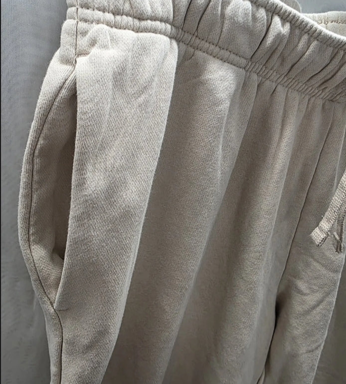 Nike Sweatpants Unisex Large Elastic Drawstring Waist Pockets Beige Excellent used condition